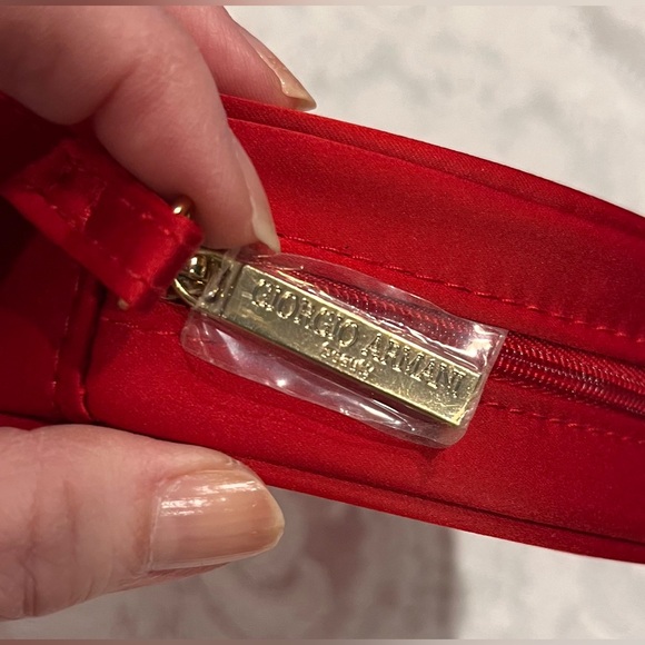 Giorgi Armani Beauty Red Round Cosmetic Pouch New - Picture 2 of 6